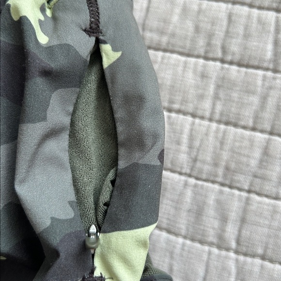 Lululemon hotty hot neon army green, gray camo, running lined shorts women’s 4 - Picture 9 of 13